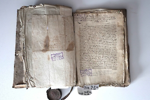 Informacja o projekcie „  Konserwacja ratująca dokumenty rękopiśmienne ze zbioru Biblioteki i Archiwum Kapituły Kolegiaty św. Marcina w Opatowie_9